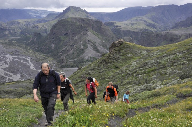 Island Thorsmörk: In kleinen Gruppen wandern wir auf unseren Reisen durch Island.