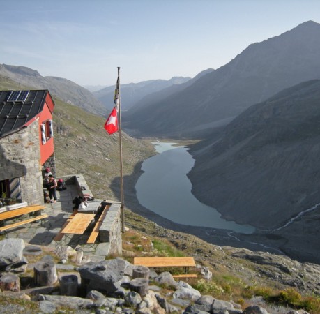 Foto von der Bovalhütte auf dem Berninatrek in der Schweiz