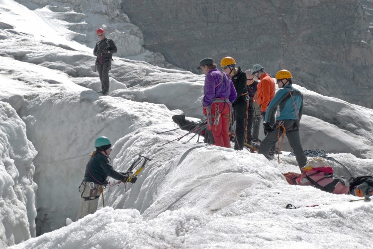 Foto von Spaltenbergung auf dem Vadret Pers beim Gletscherkurs in der Schweiz