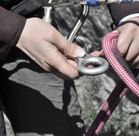 Foto vom Abseilen beim Kletterkurs im Harz