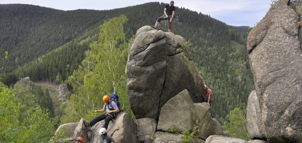 Foto vom Klettern am Drachenturm beim Kletterkurs im Harz