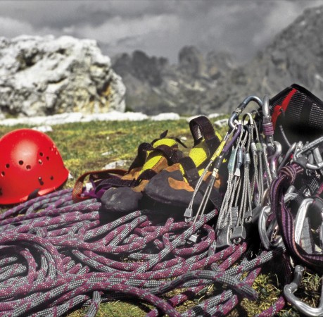 Foto von alpiner Kletterausrüstung beim Kletterkurs in den Berchtesgadener Alpen